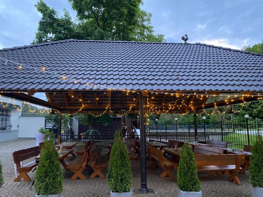 Penzion A Restaurace Belecky Mlyn Pteni Luaran gambar