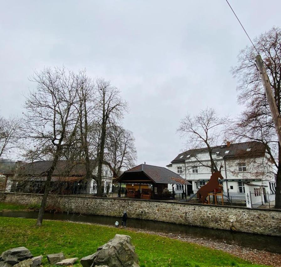Penzion A Restaurace Belecky Mlyn Pteni Luaran gambar