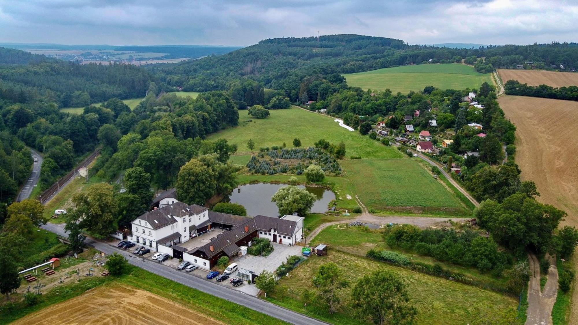 Penzion A Restaurace Belecky Mlyn Pteni Luaran gambar